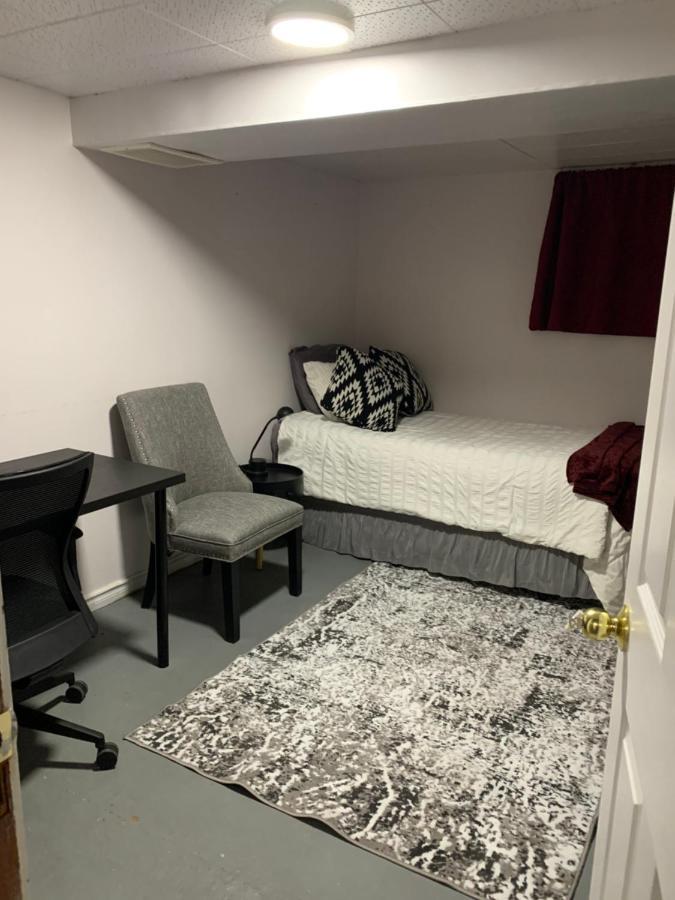 Quaint & Cozy Accommodation 에드먼턴 외부 사진